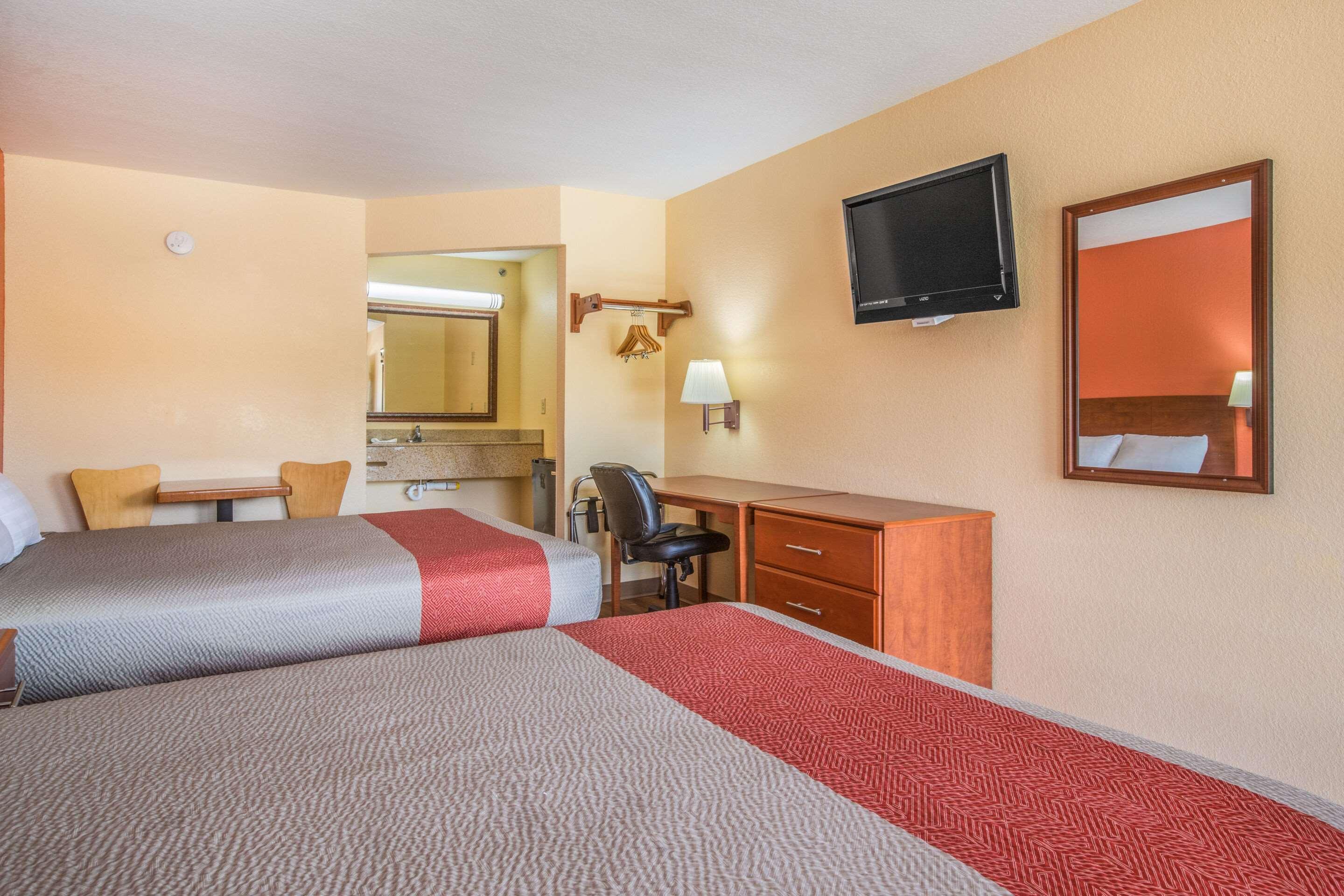Rodeway Inn & Suites Macon Exterior photo
