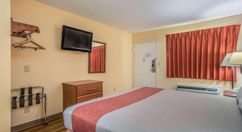 Rodeway Inn & Suites Macon Exterior photo