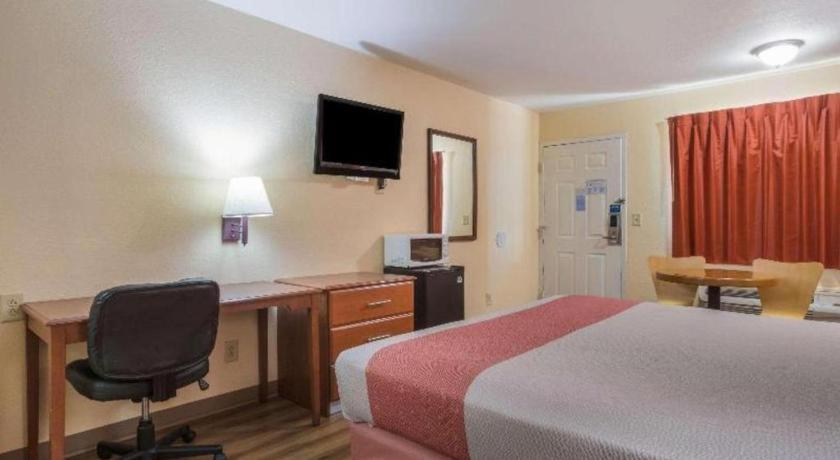 Rodeway Inn & Suites Macon Exterior photo